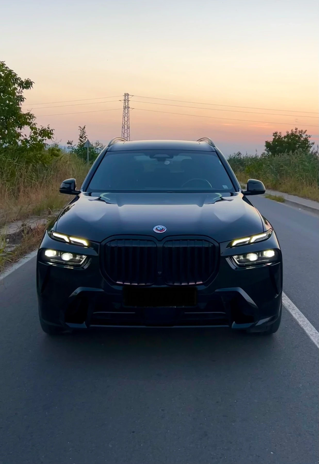 BMW X7 X-DRIVE 40d/M-SPORT/INDIVIDUAL/SKY-LOUNGE/6+ 1/ЛИЗ, снимка 2 - Автомобили и джипове - 55858546