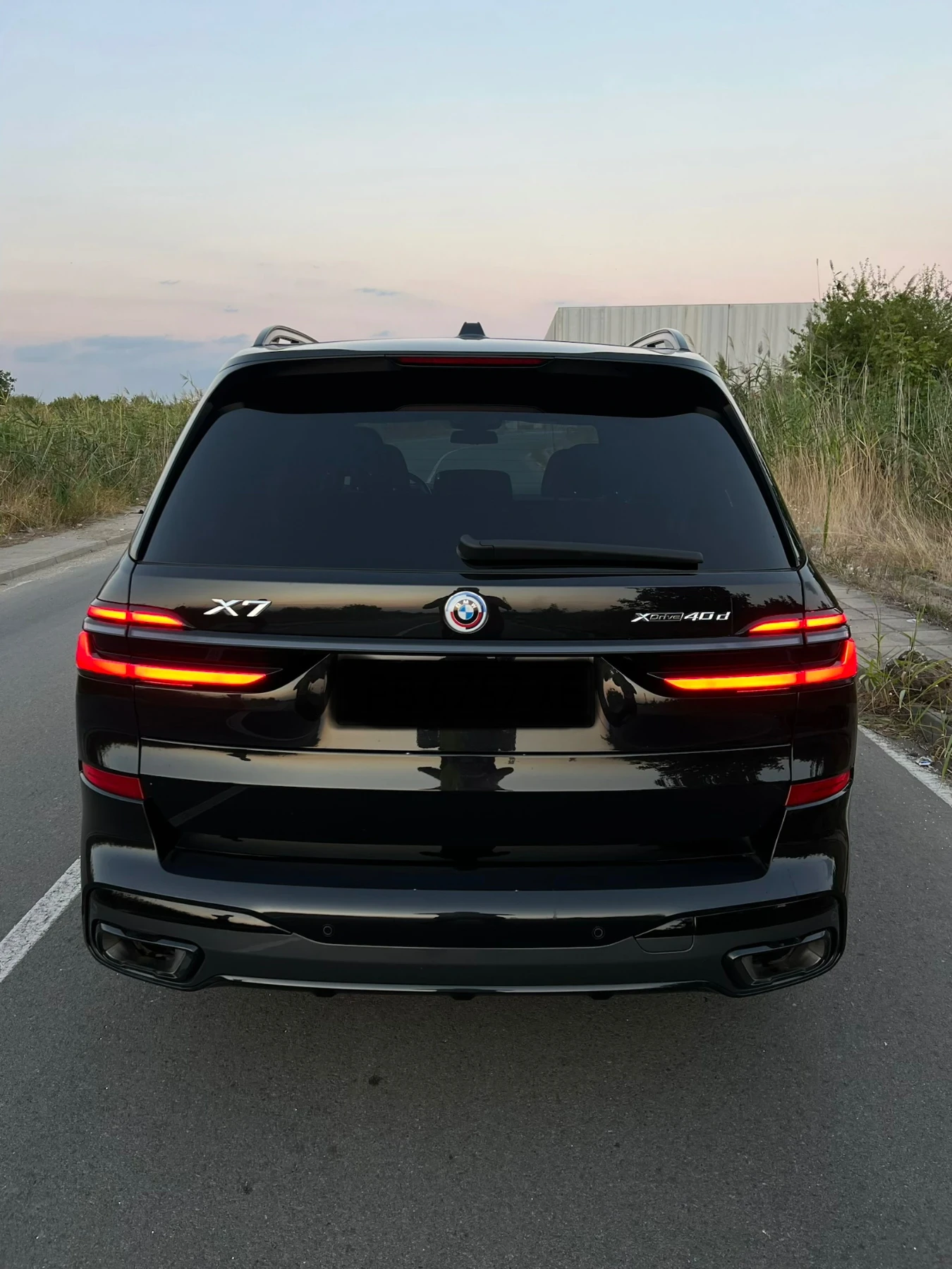 BMW X7 X-DRIVE 40d/M-SPORT/INDIVIDUAL/SKY-LOUNGE/6+ 1/ЛИЗ, снимка 4 - Автомобили и джипове - 55858546