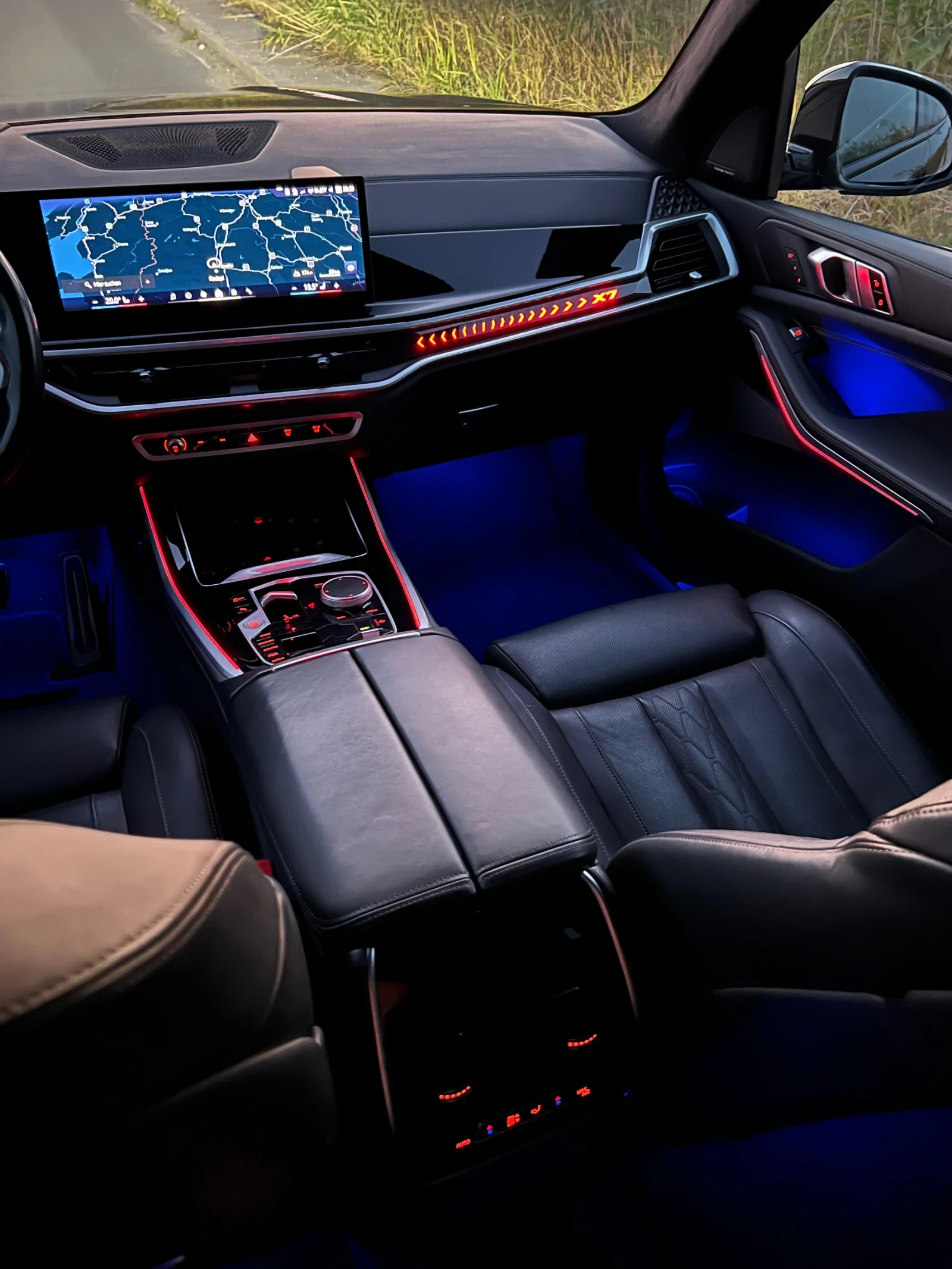 BMW X7 X-DRIVE 40d/M-SPORT/INDIVIDUAL/SKY-LOUNGE/6+ 1/ЛИЗ, снимка 7 - Автомобили и джипове - 55858546