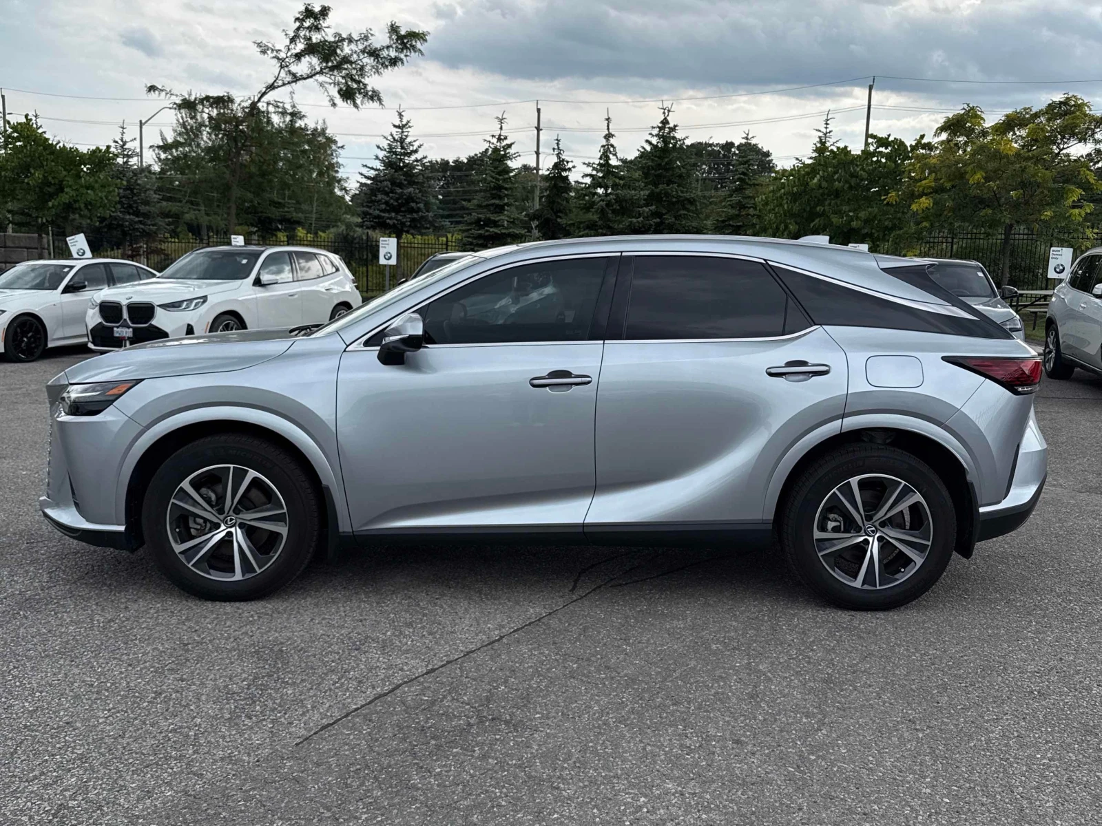 Lexus RX 350h | CARFAX | АВТОКРЕДИТ БЕЗ ПЪРВОНАЧАЛНА , снимка 3 - Автомобили и джипове - 55875972