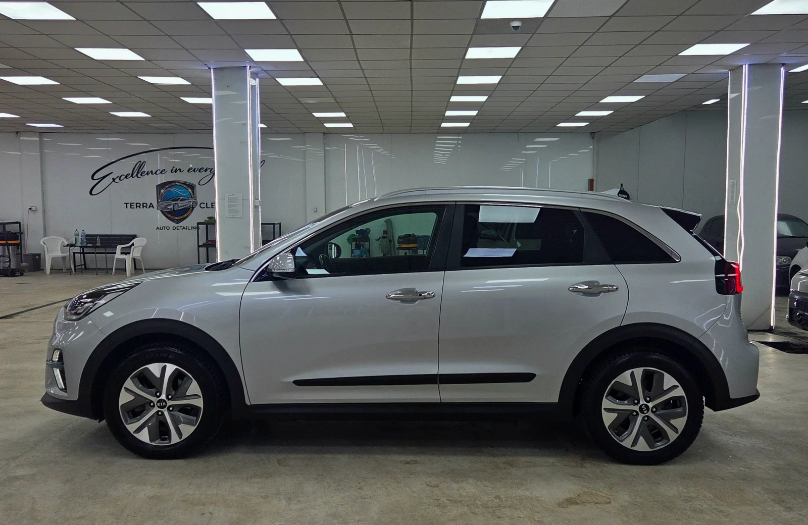 Kia Niro SOH100%/Premium/Гаранция, снимка 5 - Автомобили и джипове - 56090366