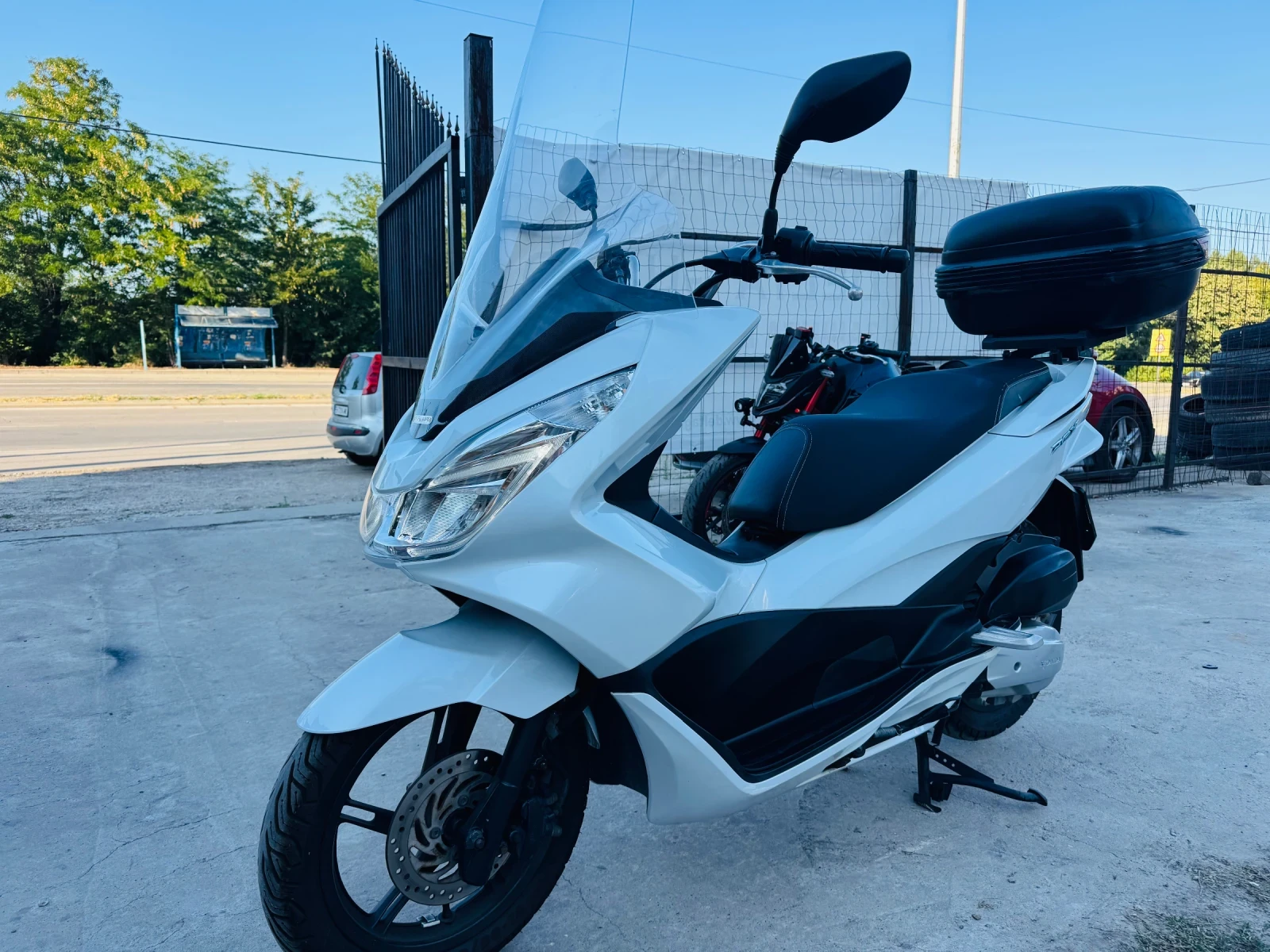 Honda Pcx 125 Бяла Перла-ЛЕД-Швейцария Като Нов