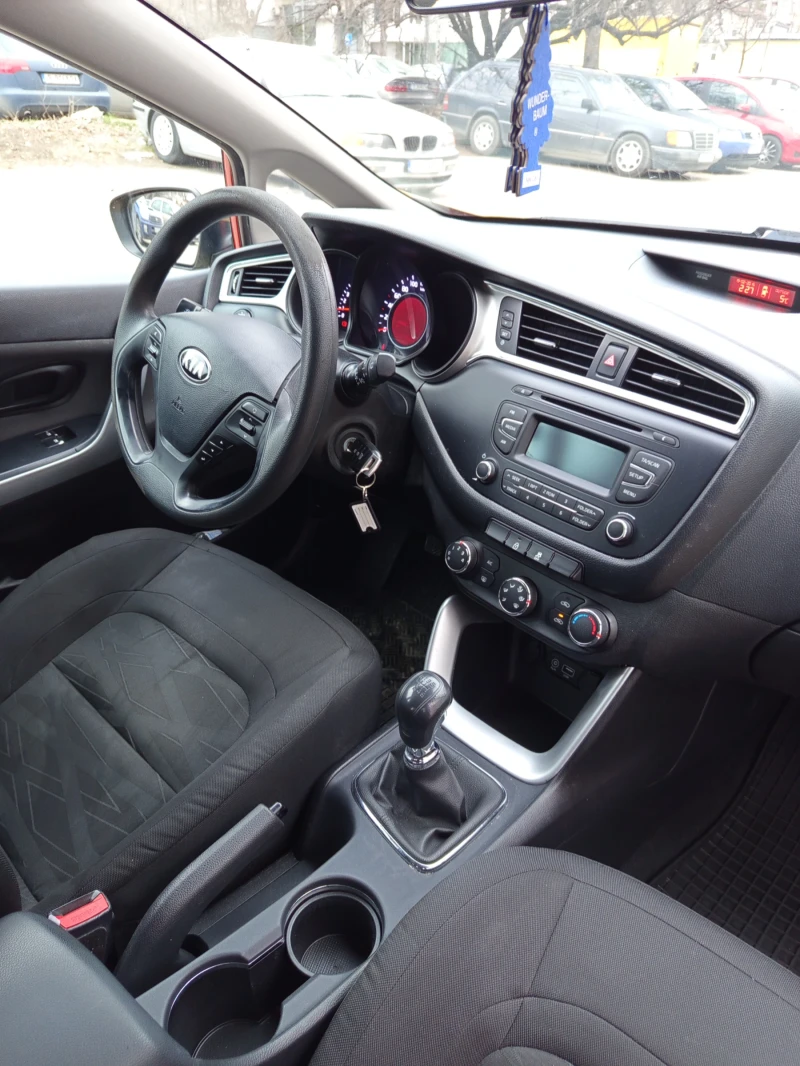 Kia Ceed 1, 4 MPI, снимка 7 - Автомобили и джипове - 49348177