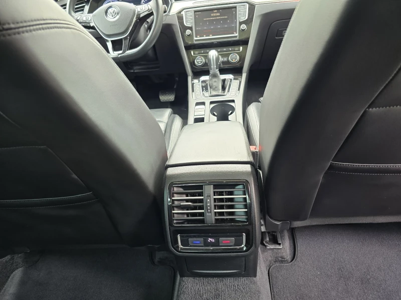VW Passat 2.0TDI R-LINE FULL, снимка 17 - Автомобили и джипове - 50197926