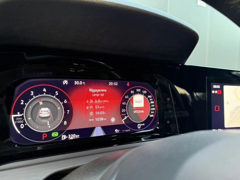 VW Golf 1.5 eTSI, снимка 8 - Автомобили и джипове - 50786972