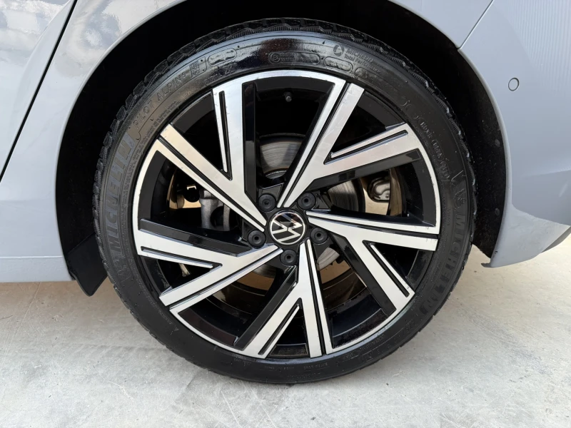 VW Golf 1.5 eTSI, снимка 16 - Автомобили и джипове - 50786972