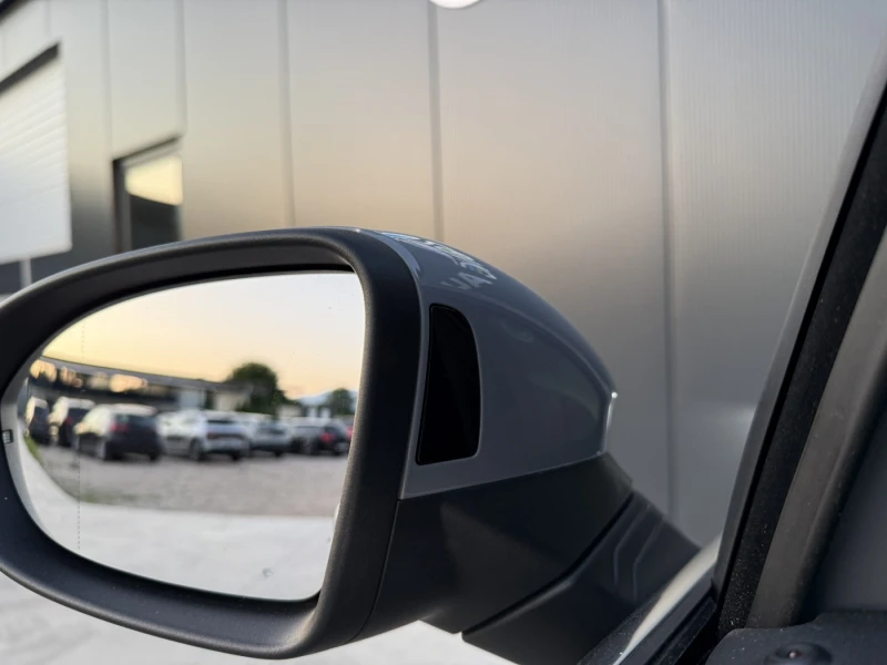 VW Golf 1.5 eTSI, снимка 17 - Автомобили и джипове - 50786972