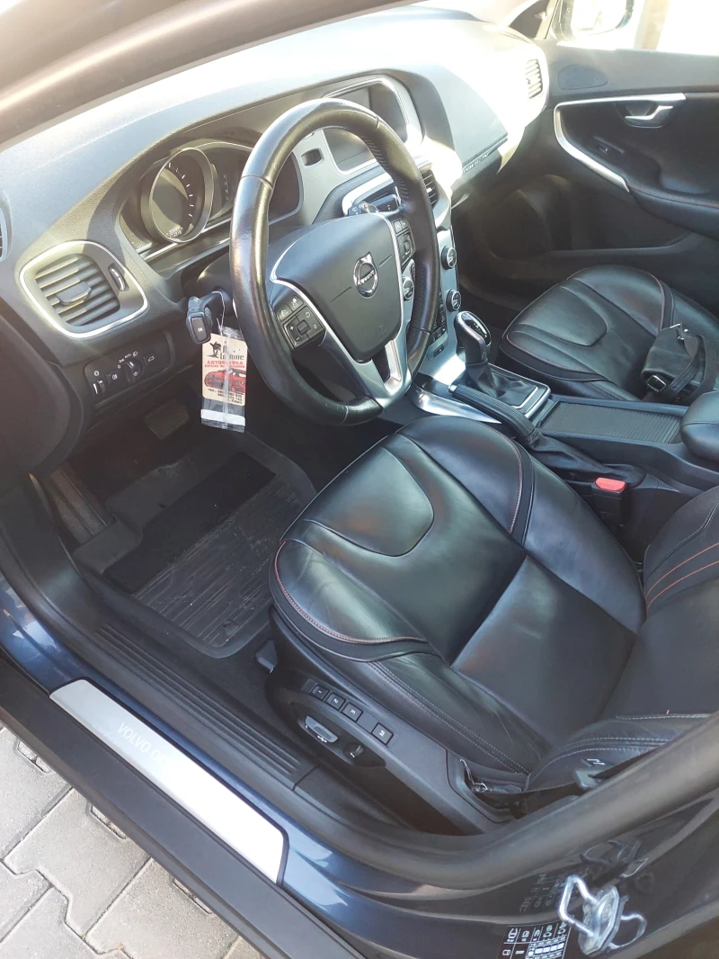 Volvo V40 Cross Country V40 CC T4 AWD, снимка 2 - Автомобили и джипове - 52906507