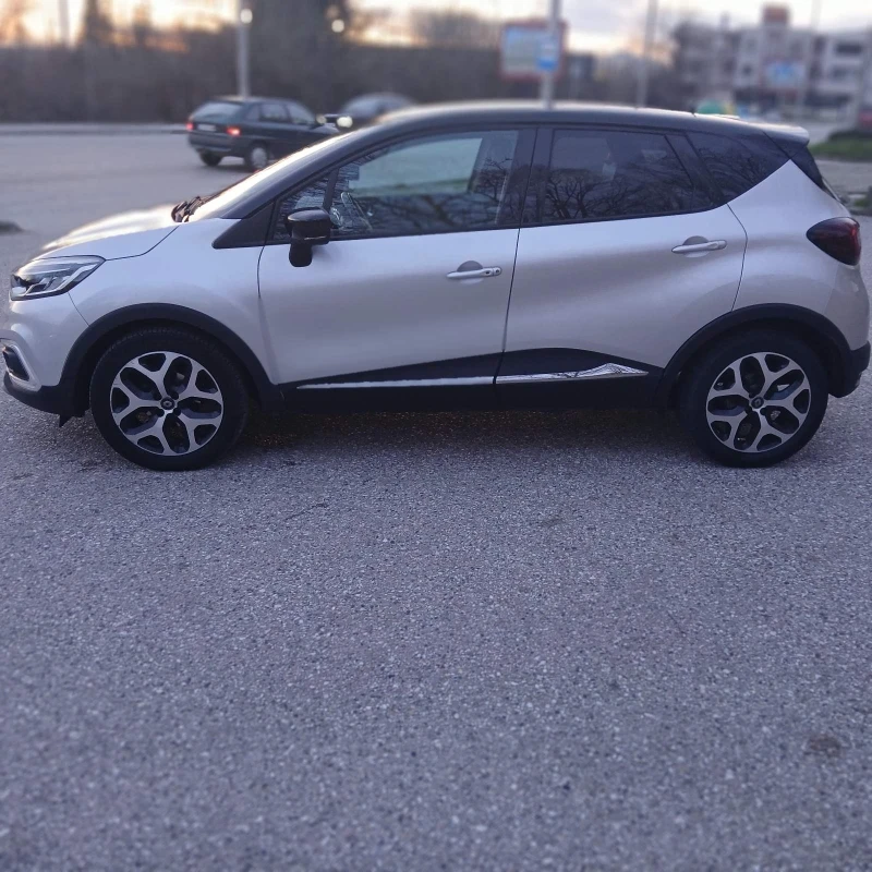 Renault Captur, снимка 5 - Автомобили и джипове - 53540785