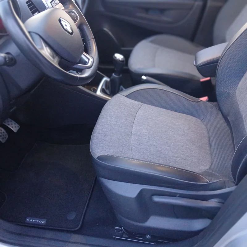 Renault Captur, снимка 9 - Автомобили и джипове - 53540785