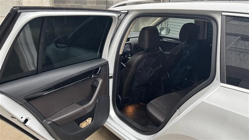 Skoda Octavia L&K, снимка 14 - Автомобили и джипове - 53307723