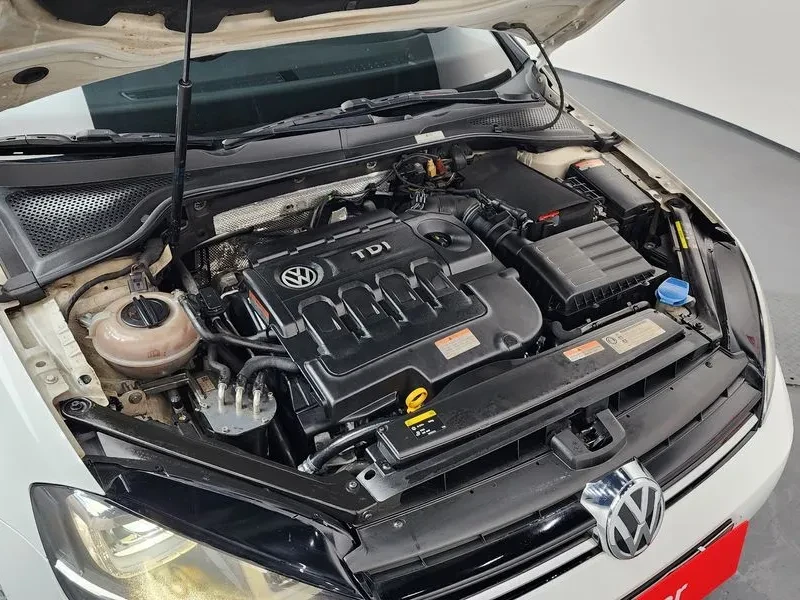 VW Golf 2.0 TDI, снимка 6 - Автомобили и джипове - 54300722