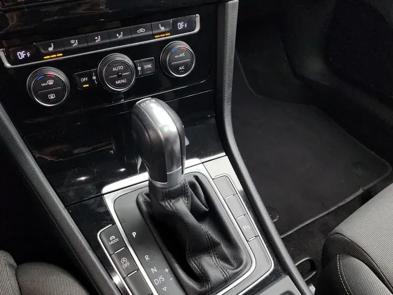 VW Golf 2.0 TDI, снимка 9 - Автомобили и джипове - 54300722