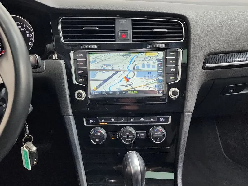 VW Golf 2.0 TDI, снимка 14 - Автомобили и джипове - 54300722