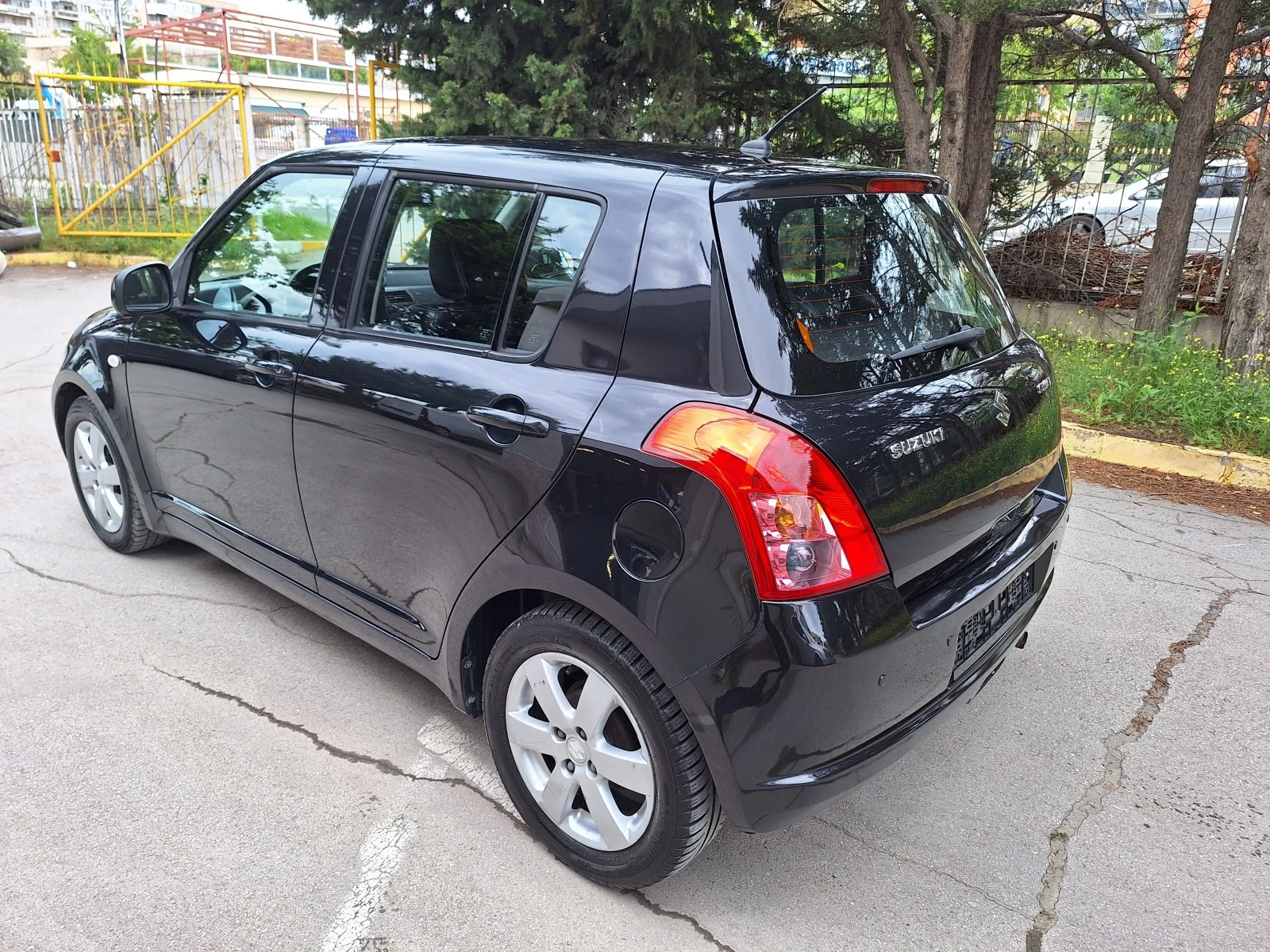 Suzuki Swift 1.3 - изображение 6