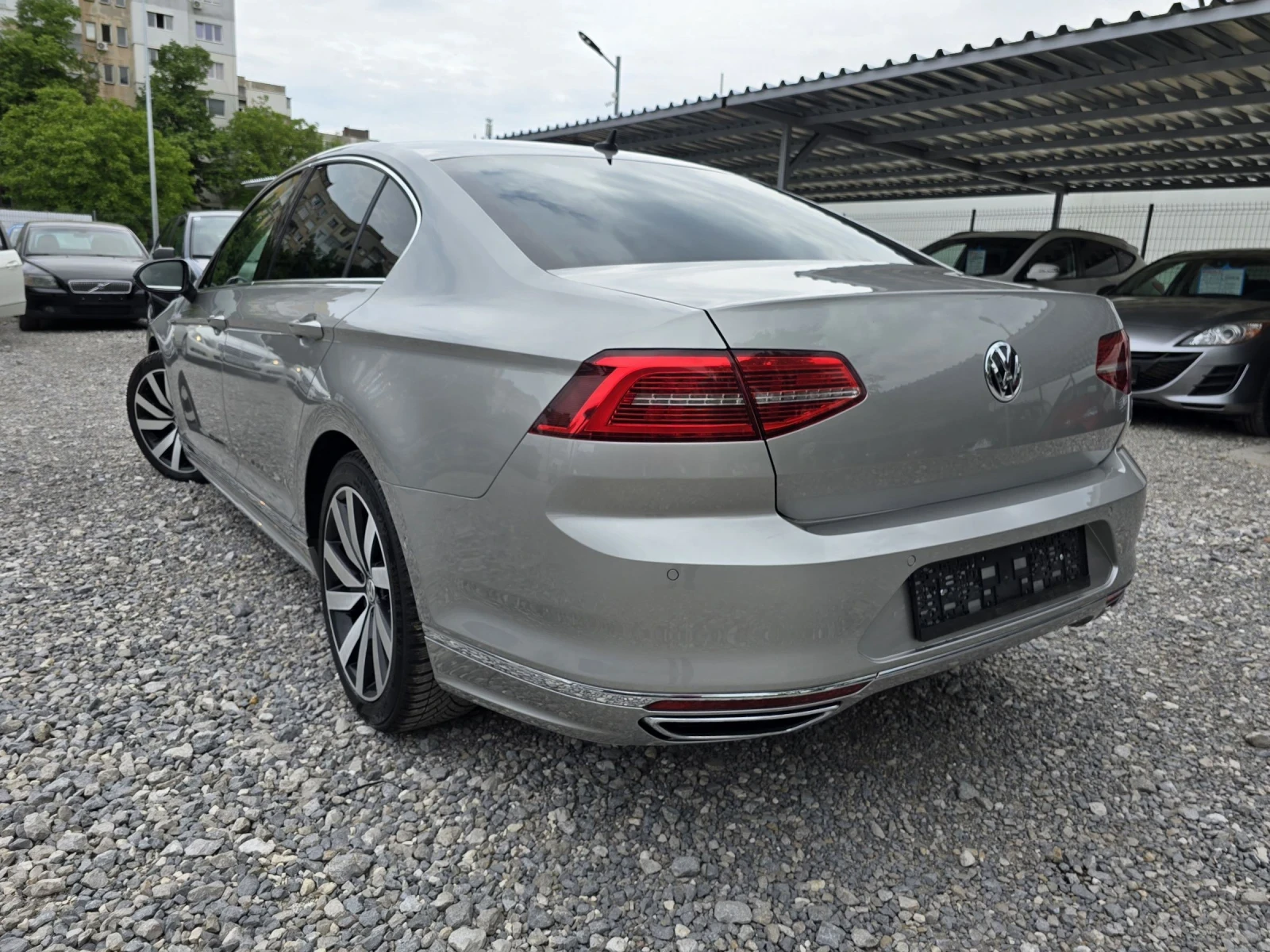 VW Passat 2.0TDI R-LINE FULL - изображение 4