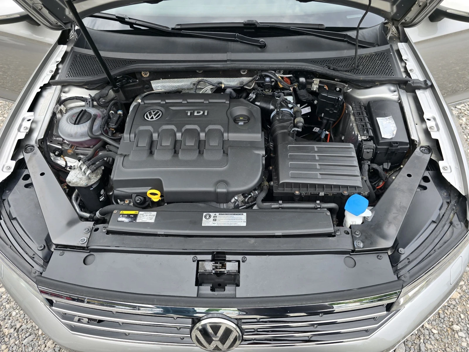 VW Passat 2.0TDI R-LINE FULL - изображение 10