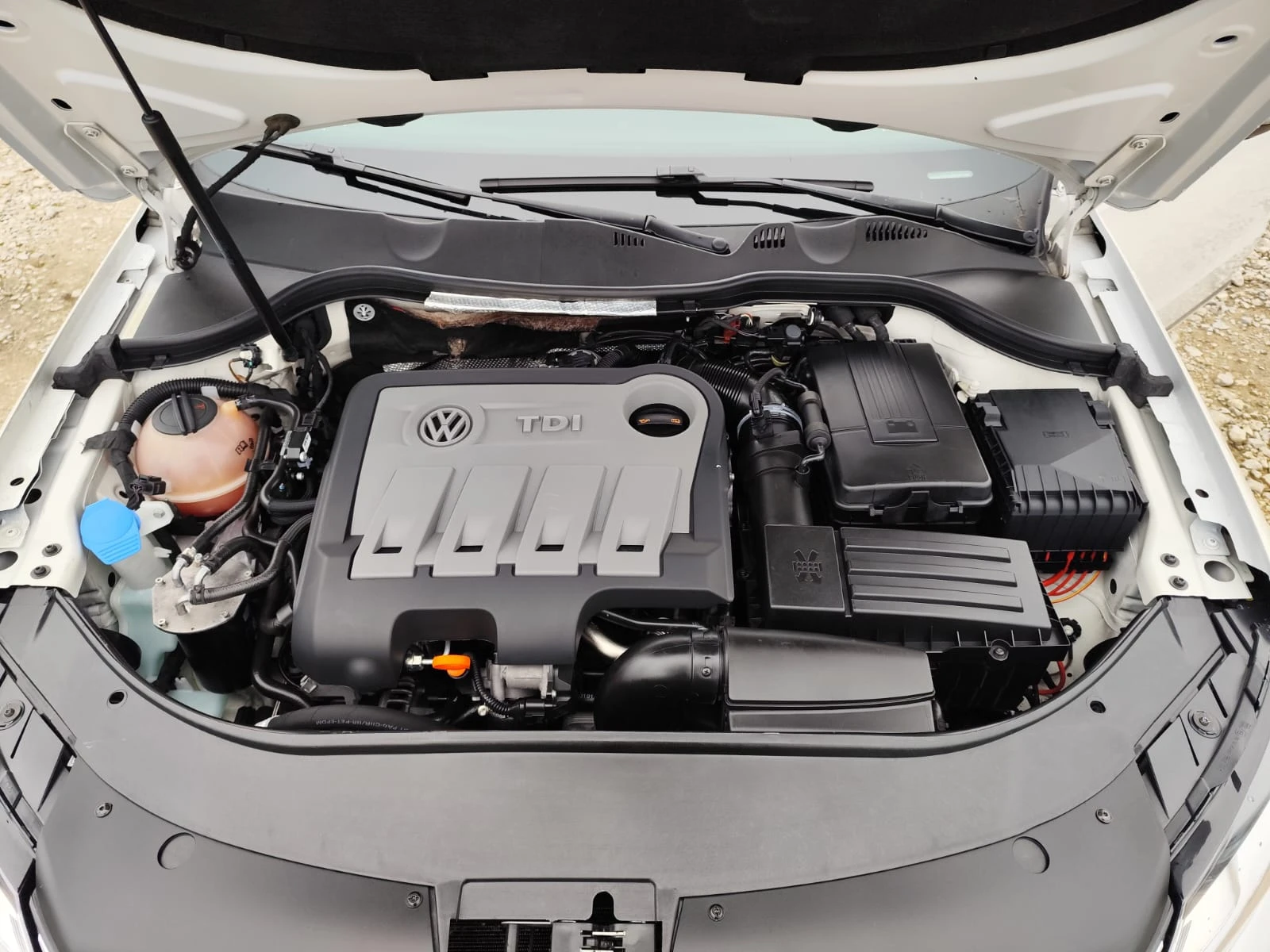 VW Passat 2.0 дизел 170 коня Италия, снимка 16 - Автомобили и джипове - 54024112