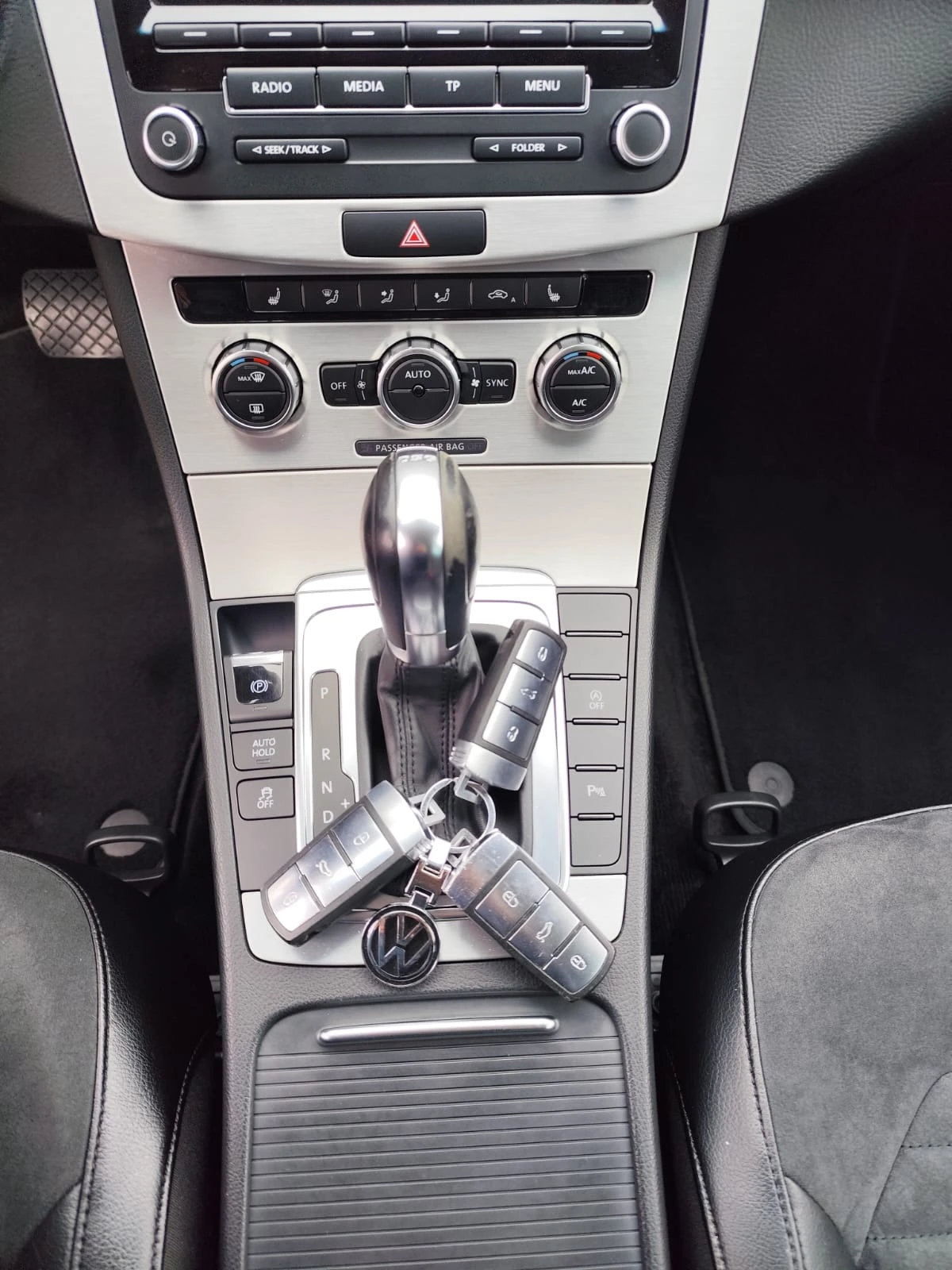 VW Passat 2.0 дизел 170 коня Италия, снимка 13 - Автомобили и джипове - 54024112