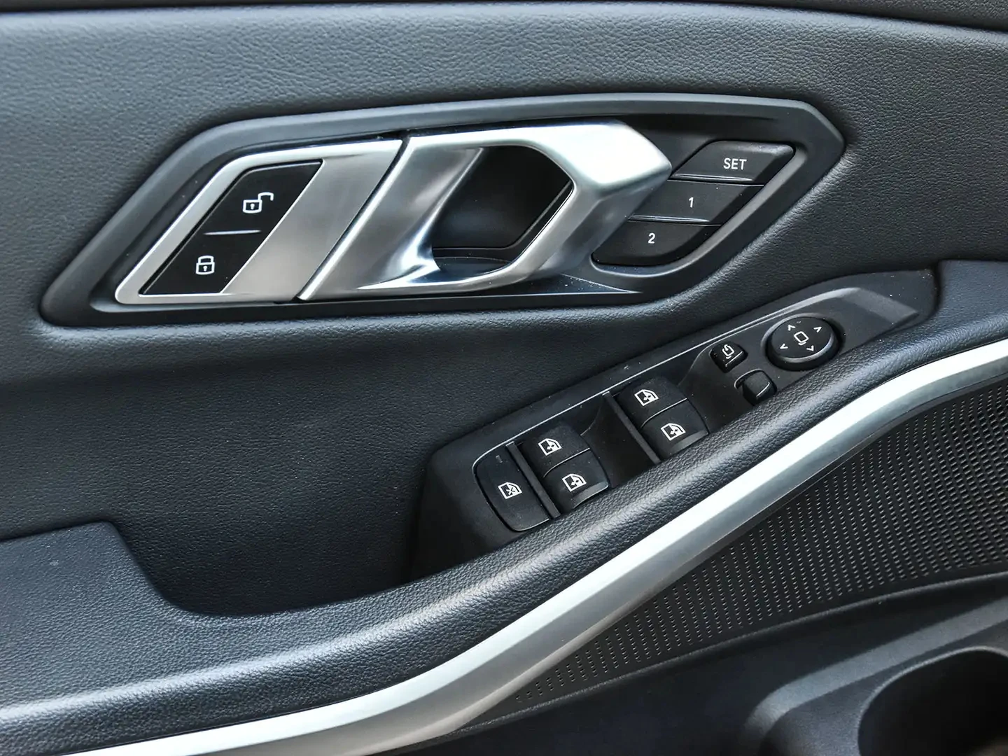 BMW 330 e xDrive | M Sport Package | CLEAN CARFAXl, снимка 15 - Автомобили и джипове - 54075842