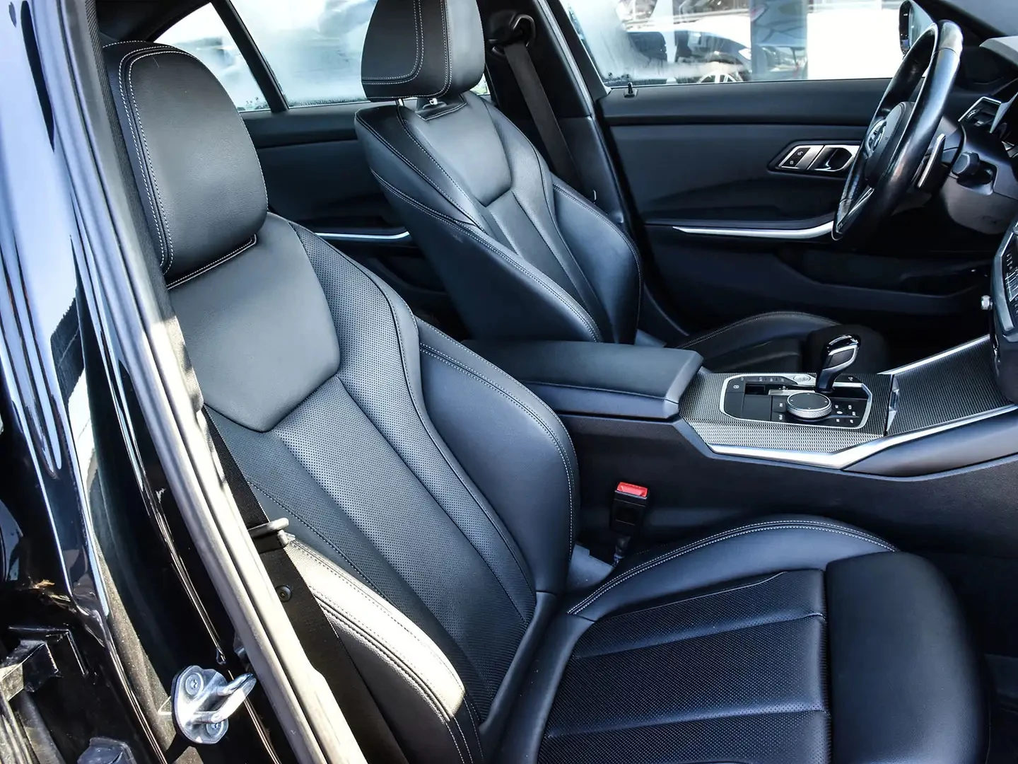 BMW 330 e xDrive | M Sport Package | CLEAN CARFAXl, снимка 10 - Автомобили и джипове - 54075842