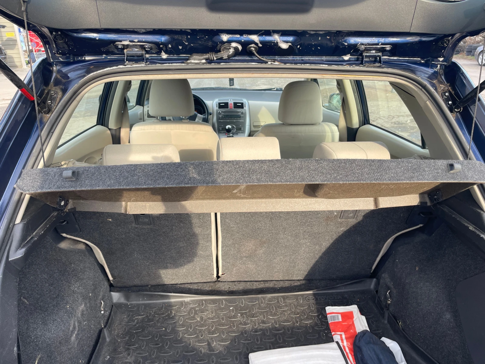 Toyota Auris 2.0 D-4D, снимка 10 - Автомобили и джипове - 54675589