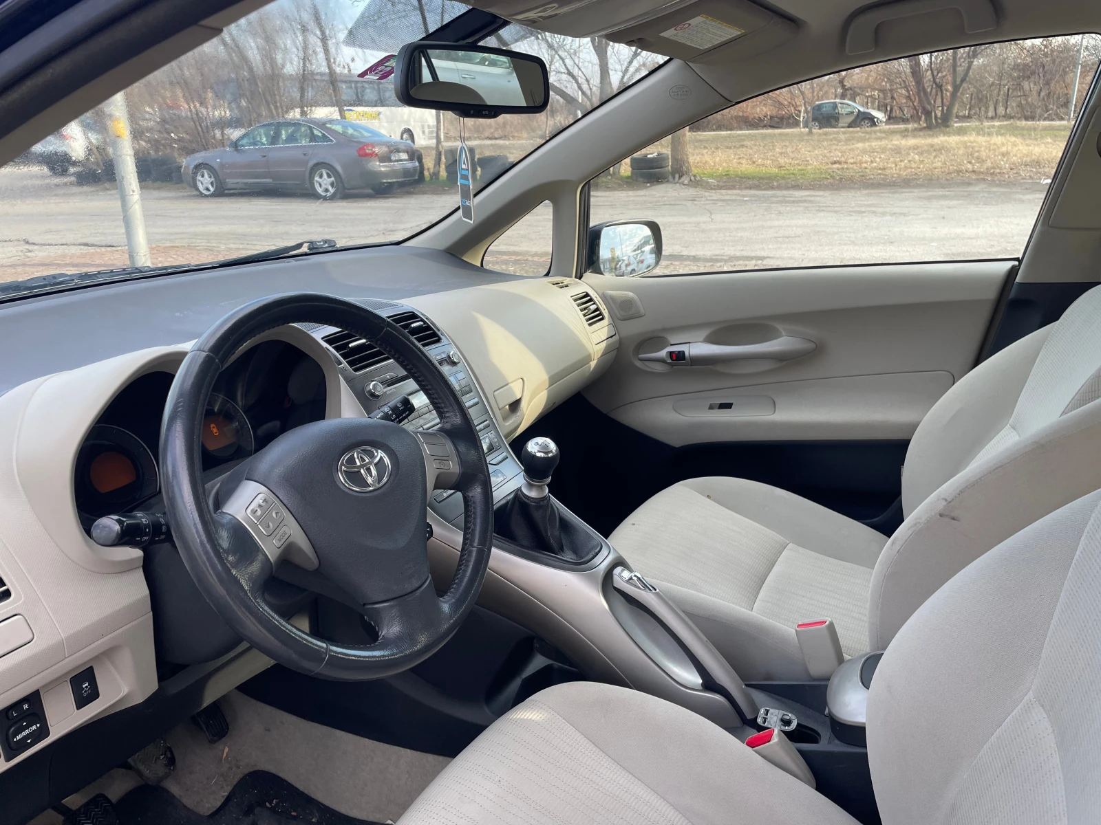 Toyota Auris 2.0 D-4D, снимка 9 - Автомобили и джипове - 54675589