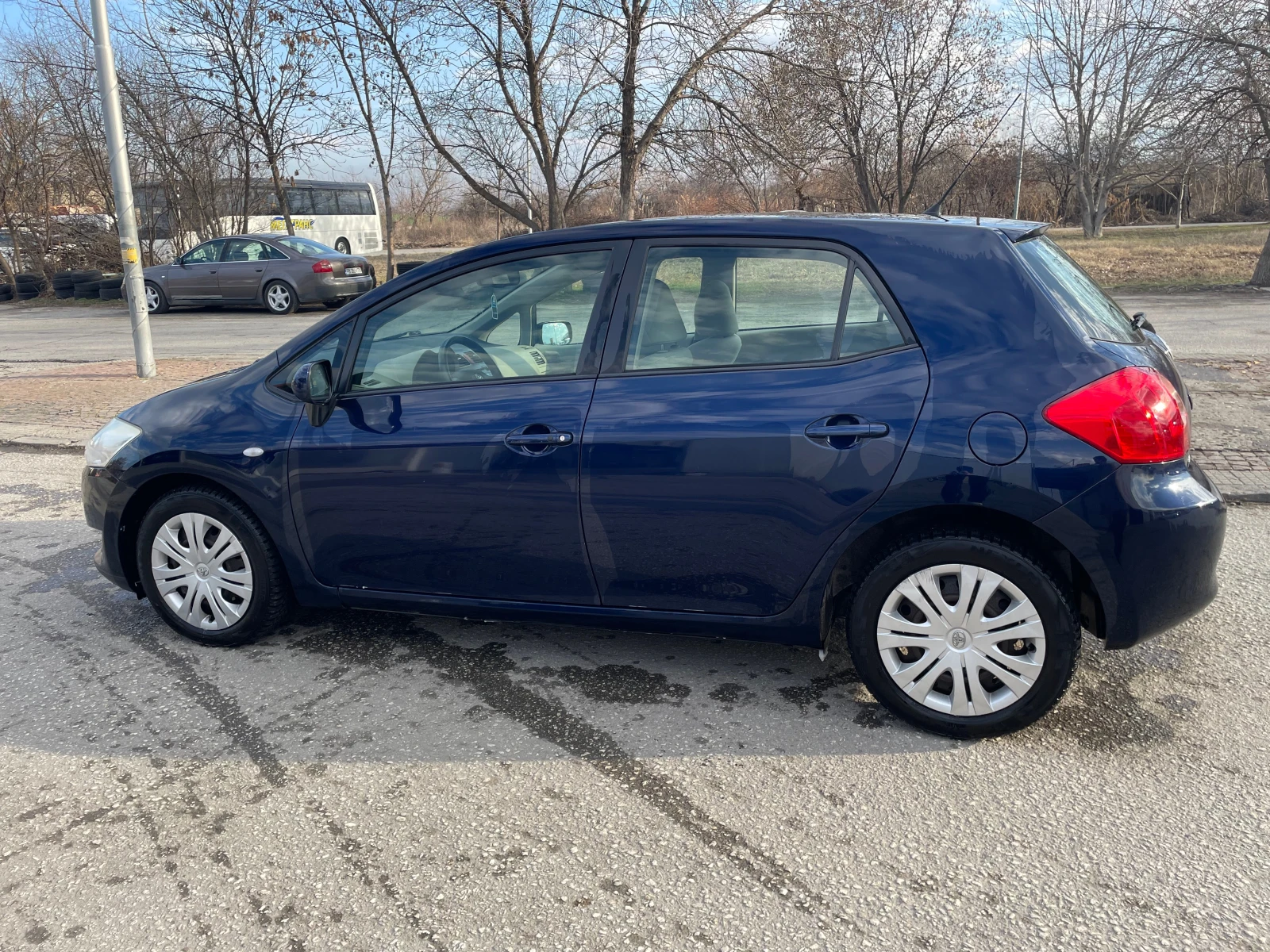 Toyota Auris 2.0 D-4D, снимка 8 - Автомобили и джипове - 54675589