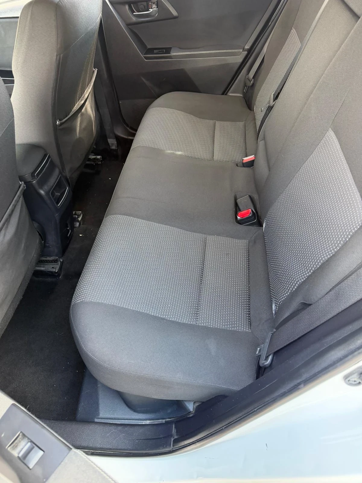Toyota Auris, снимка 11 - Автомобили и джипове - 54857862