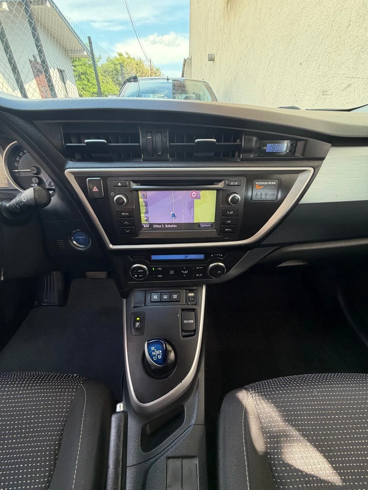 Toyota Auris, снимка 6 - Автомобили и джипове - 54857862