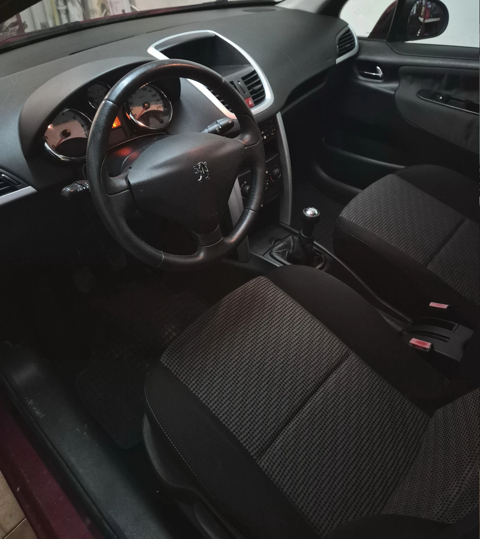 Peugeot 207 1.4i GAZ Facelift, снимка 5 - Автомобили и джипове - 54898807