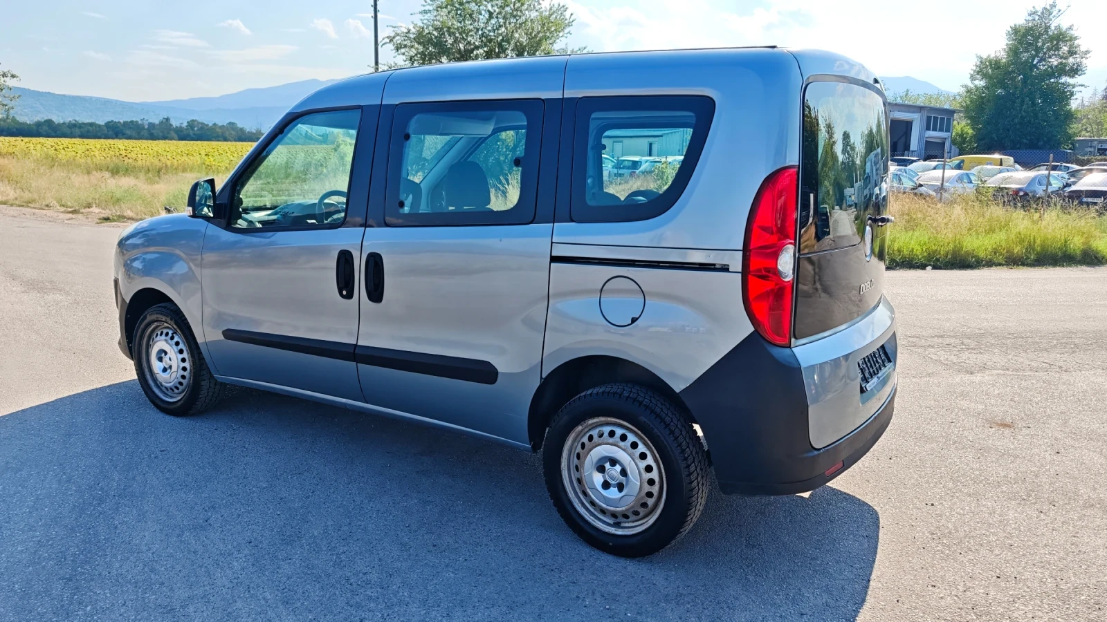 Fiat Doblo 1.4i/16V, снимка 6 - Автомобили и джипове - 55592730