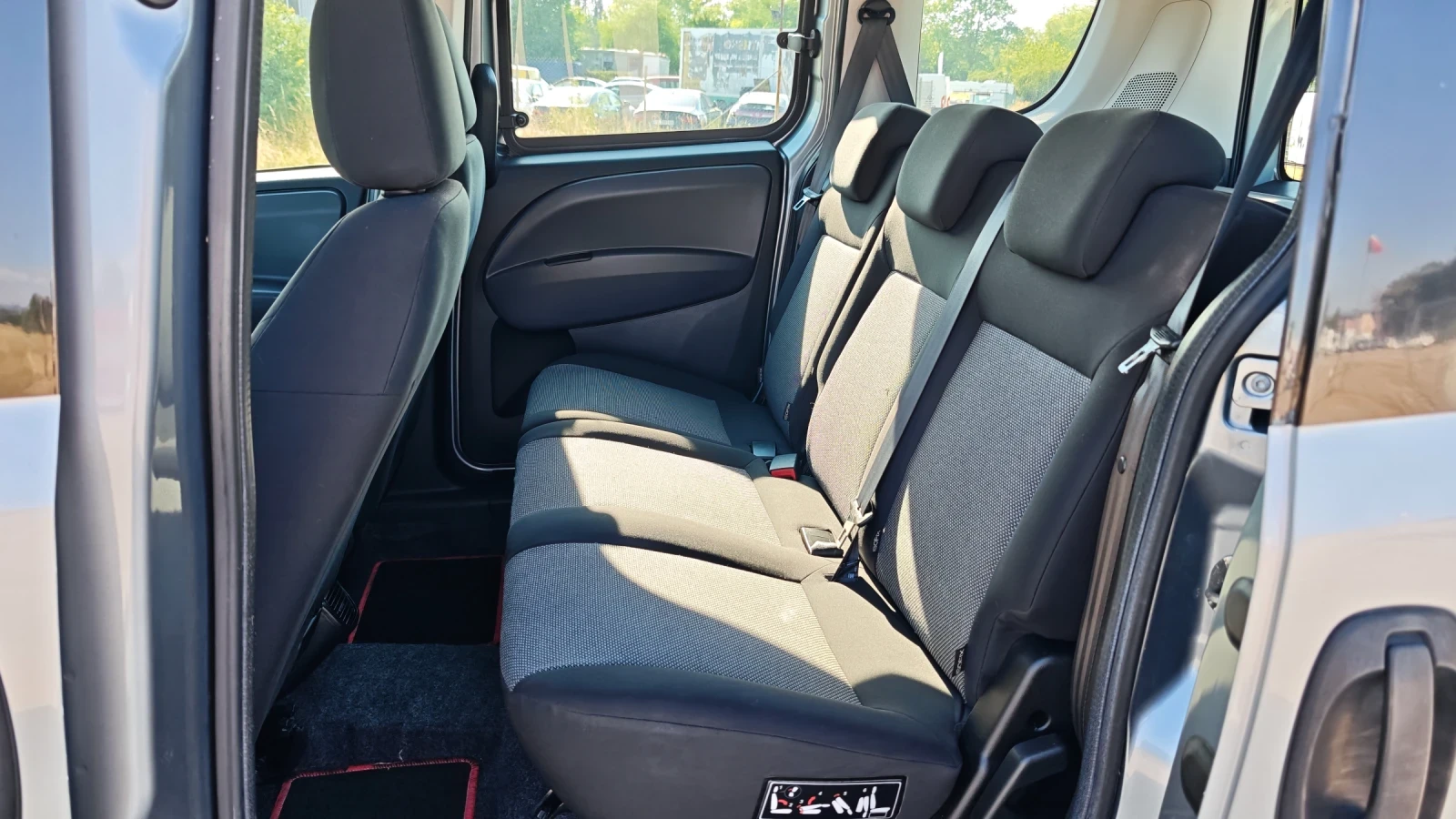 Fiat Doblo 1.4i/16V, снимка 11 - Автомобили и джипове - 55592730