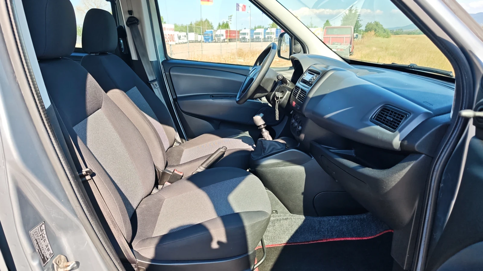 Fiat Doblo 1.4i/16V, снимка 12 - Автомобили и джипове - 55592730