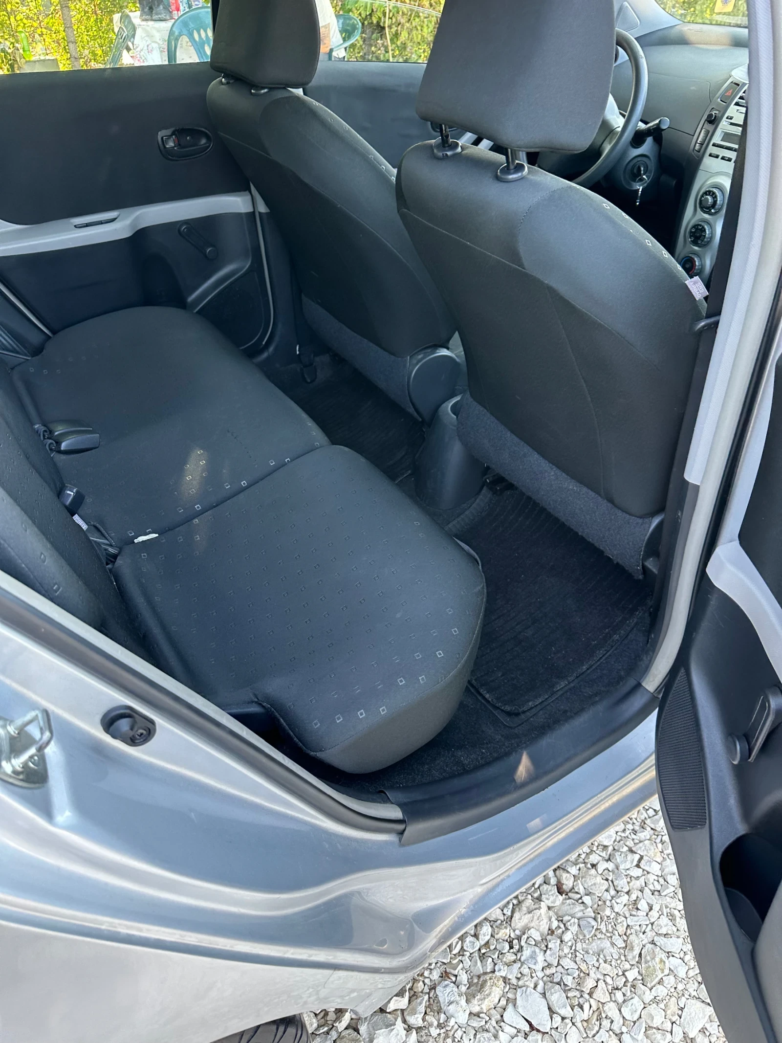 Toyota Yaris 1.0i 2009, снимка 13 - Автомобили и джипове - 56074697