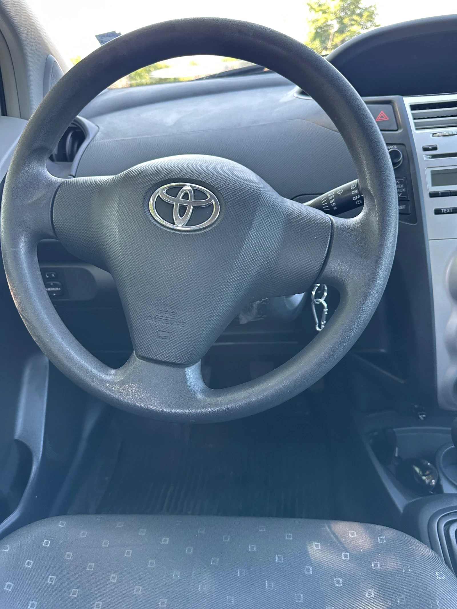Toyota Yaris 1.0i 2009, снимка 8 - Автомобили и джипове - 56074697