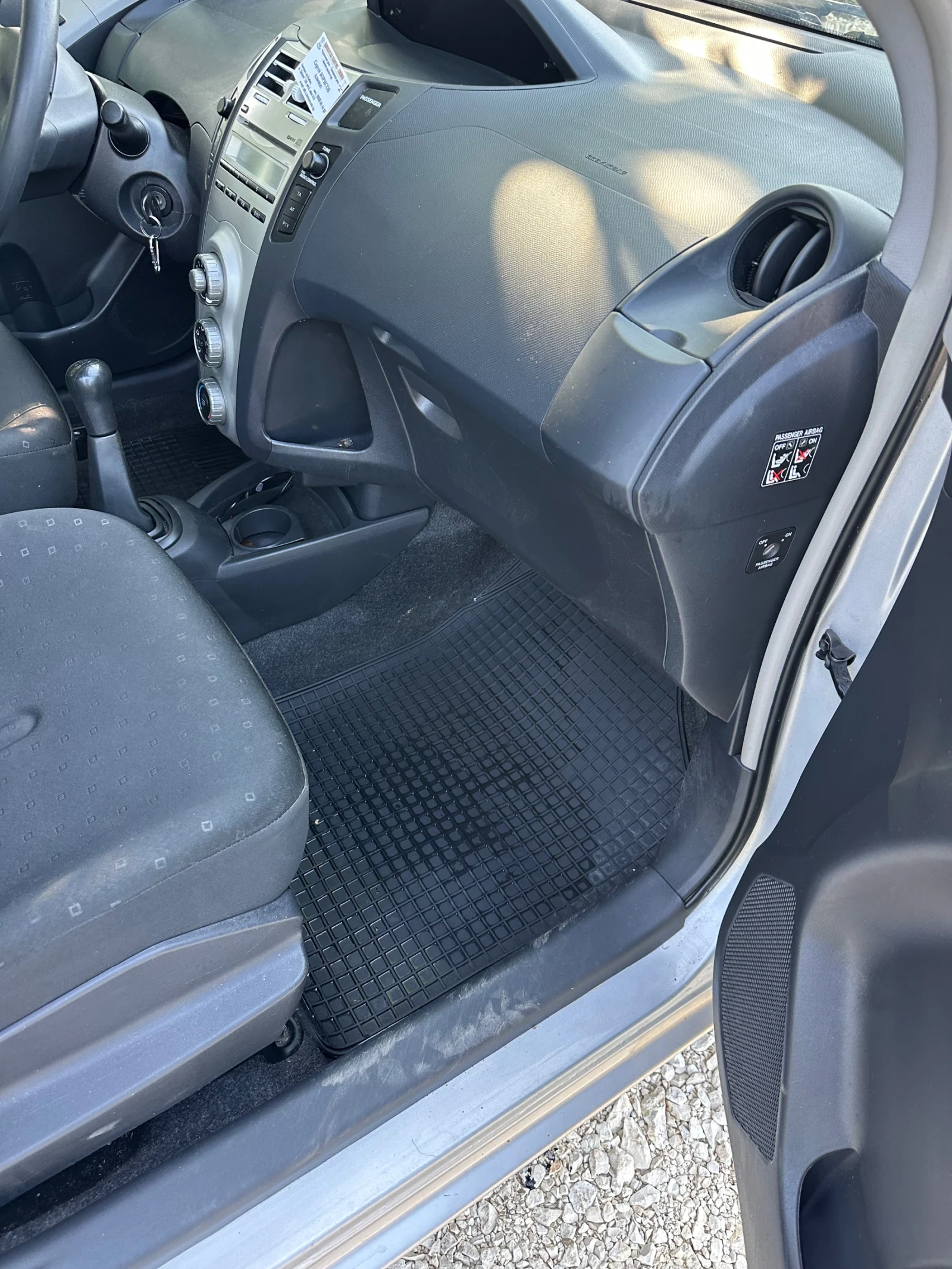 Toyota Yaris 1.0i 2009, снимка 11 - Автомобили и джипове - 56074697