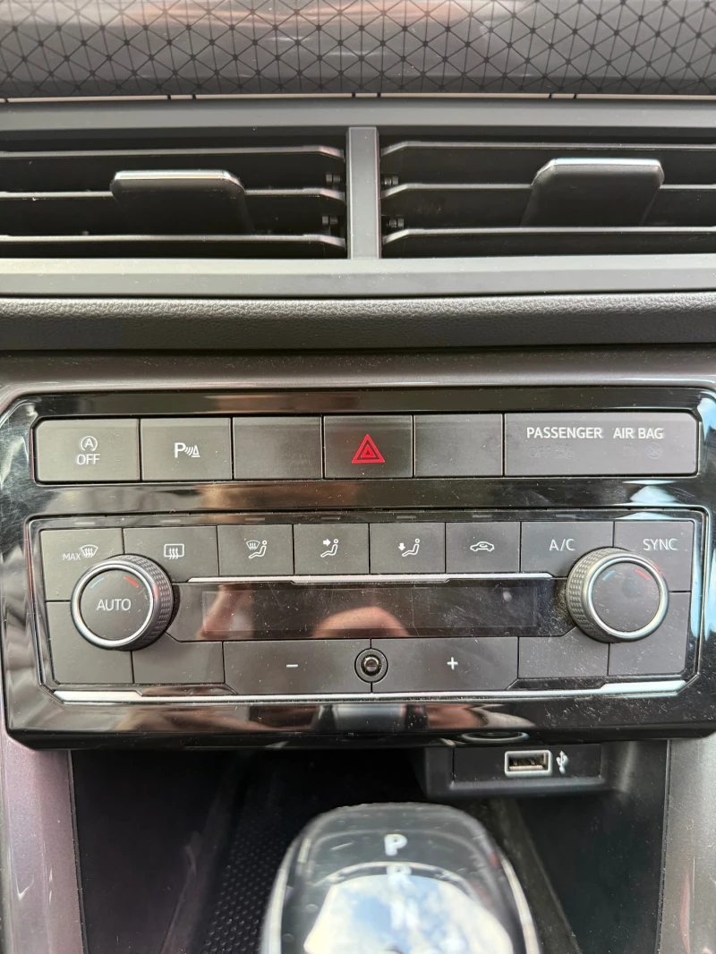 VW T-Cross 1.0 TSI DSG, снимка 14 - Автомобили и джипове - 52426997