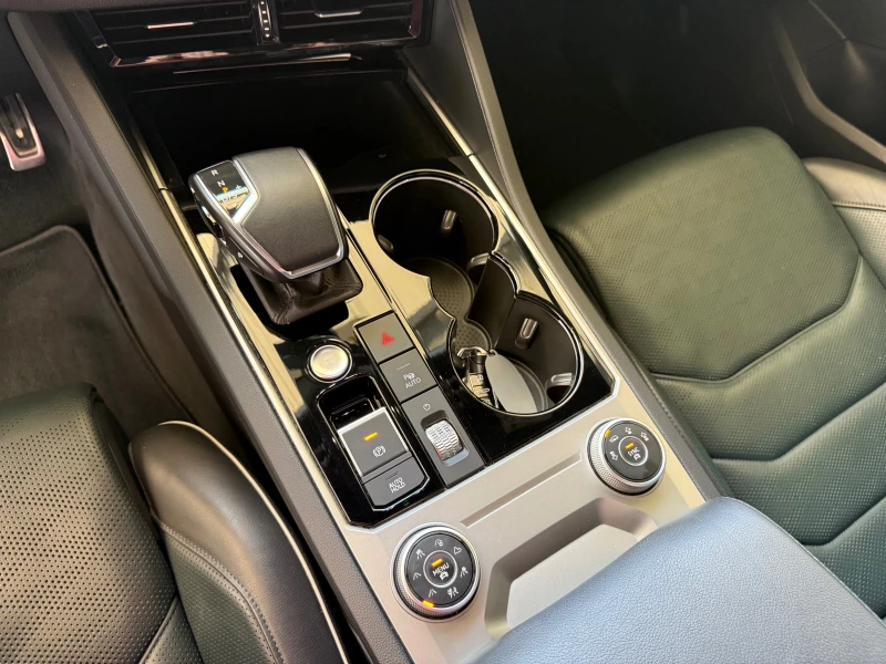 VW Touareg 4.0TDI V8 R-LINE , снимка 17 - Автомобили и джипове - 51064706