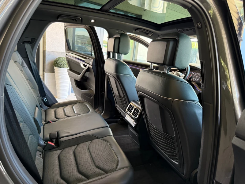 VW Touareg 4.0TDI V8 R-LINE , снимка 12 - Автомобили и джипове - 51064706
