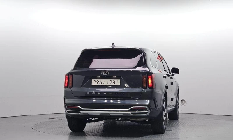 Kia Sorento Diesel 2.2 2WD Trendy * НАЙ-ДОБРА ЦЕНА В БЪЛГАРИЯ*, снимка 4 - Автомобили и джипове - 52107823