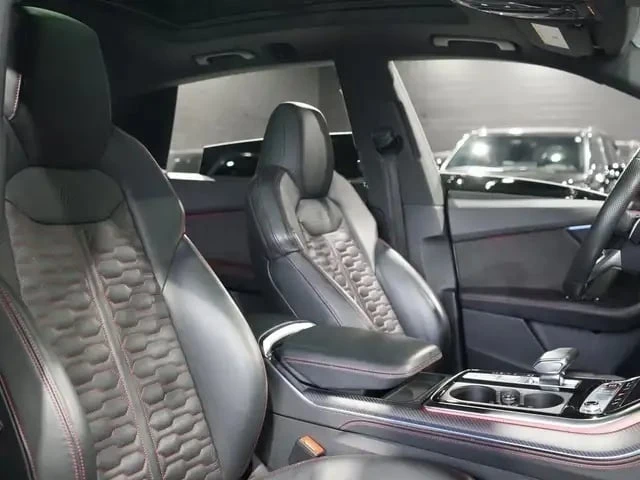 Audi RSQ8 * PANO* 360CAM* Bang&Olufsen * ХЕД ЪП, снимка 16 - Автомобили и джипове - 53225149