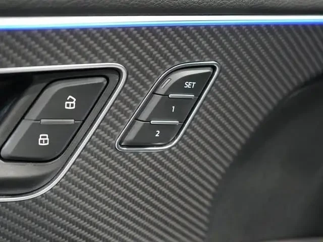 Audi RSQ8 * PANO* 360CAM* Bang&Olufsen * ХЕД ЪП, снимка 13 - Автомобили и джипове - 53225149