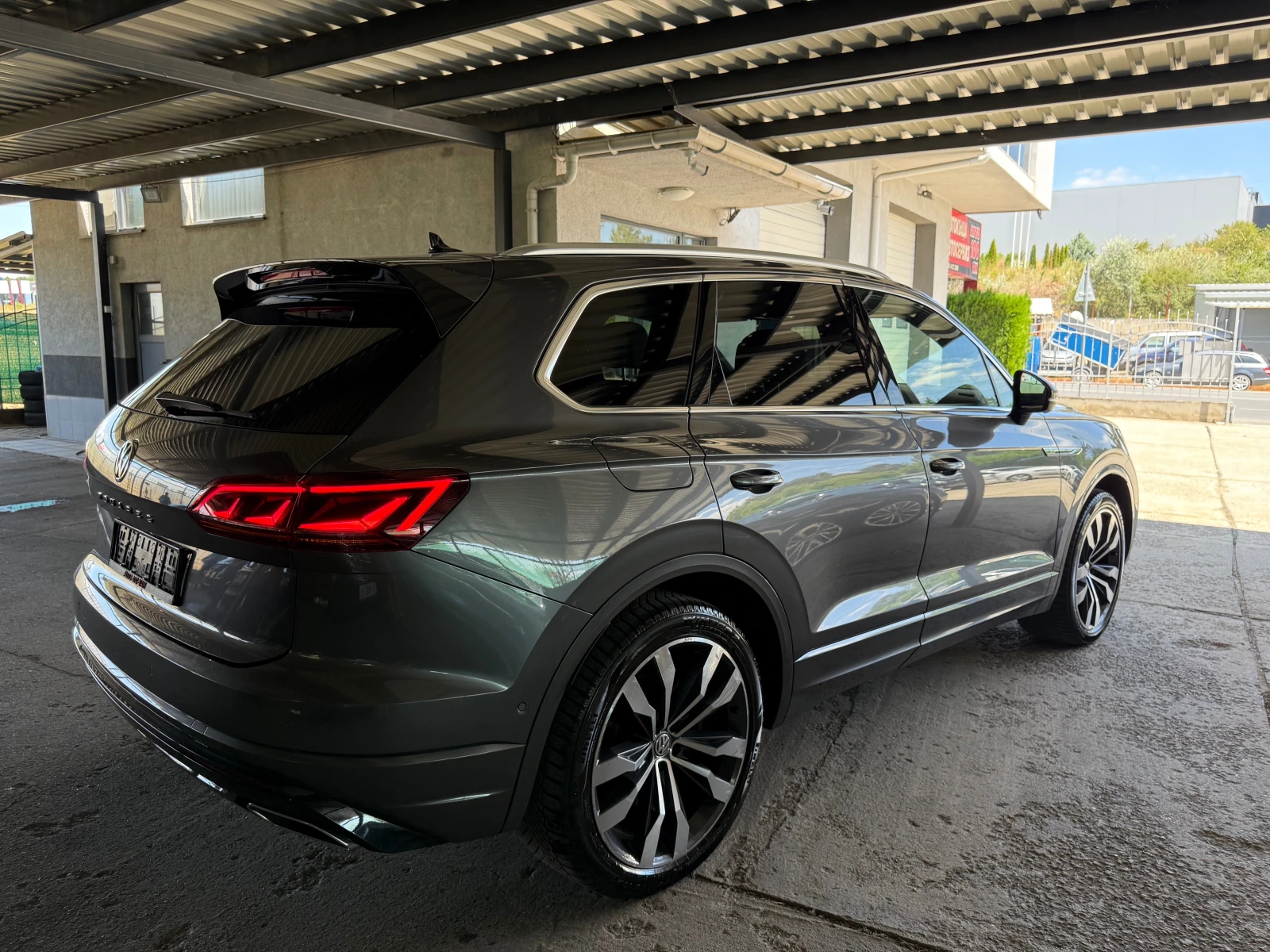 VW Touareg 4.0TDI V8 R-LINE  - изображение 7