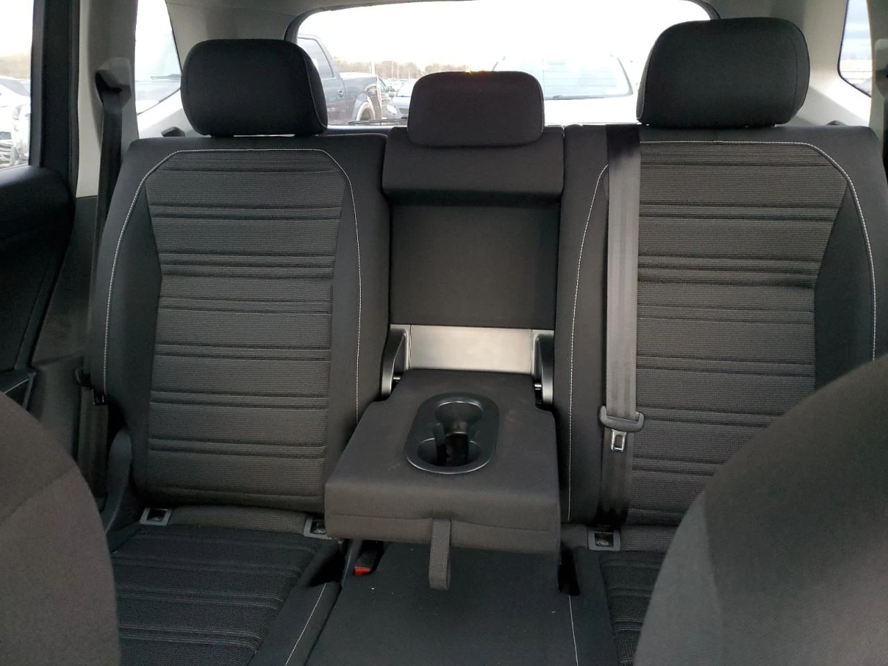 VW Tiguan R-Line / Apple CarPlay / Keyless /  . / | Mobile.bg   10