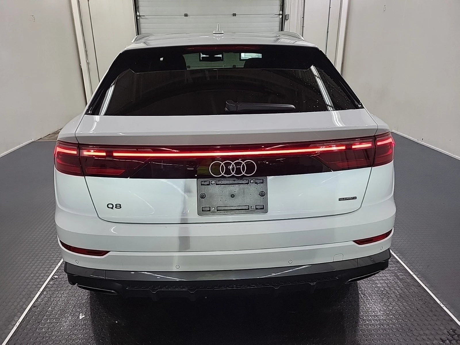 Audi Q8 ДИСТРОНИК * ОБДУХВАНЕ * ПАНОРАМА * 360 * CARFAX, снимка 4 - Автомобили и джипове - 54822173