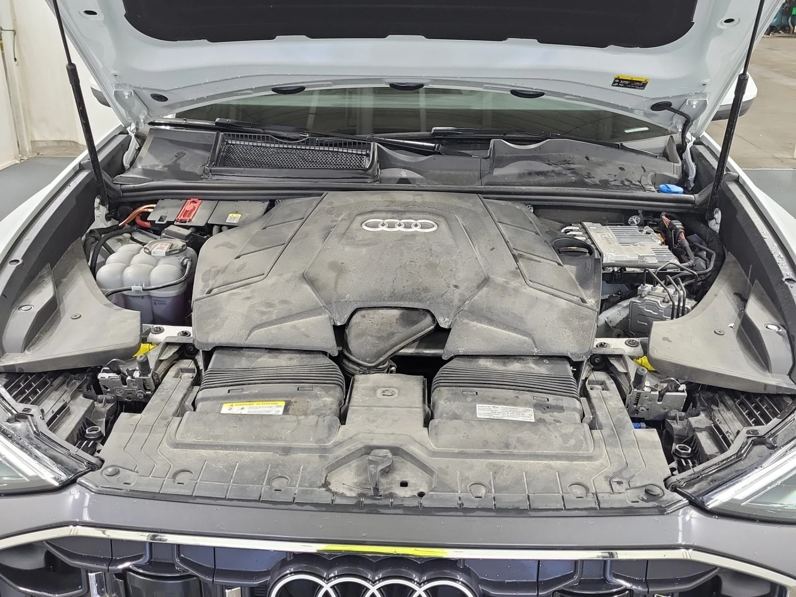 Audi Q8 ДИСТРОНИК * ОБДУХВАНЕ * ПАНОРАМА * 360 * CARFAX, снимка 14 - Автомобили и джипове - 54822173