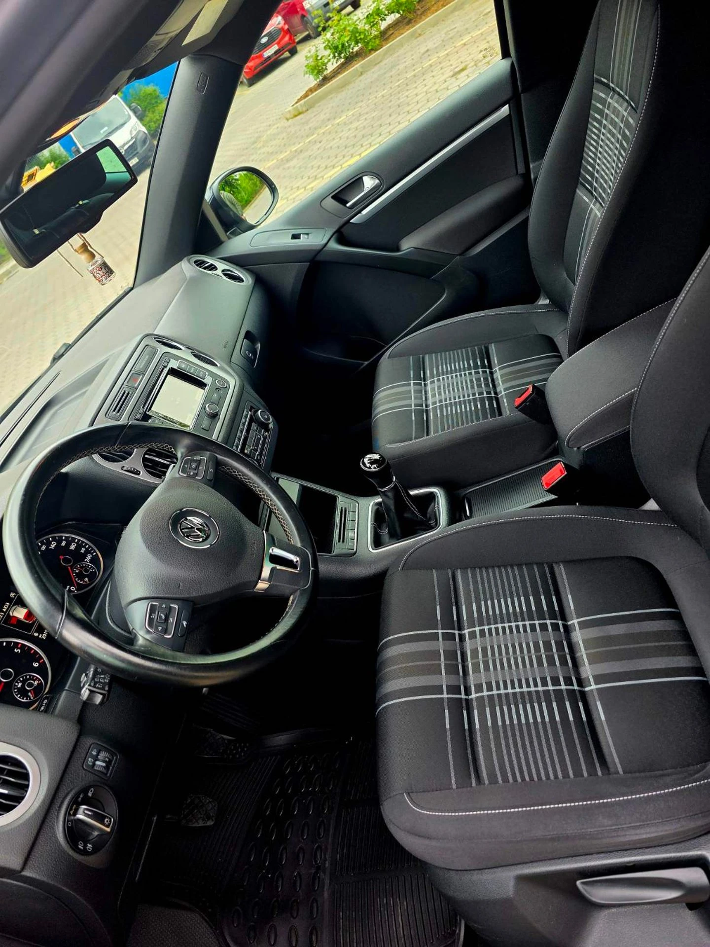 VW Tiguan, снимка 4 - Автомобили и джипове - 55661233