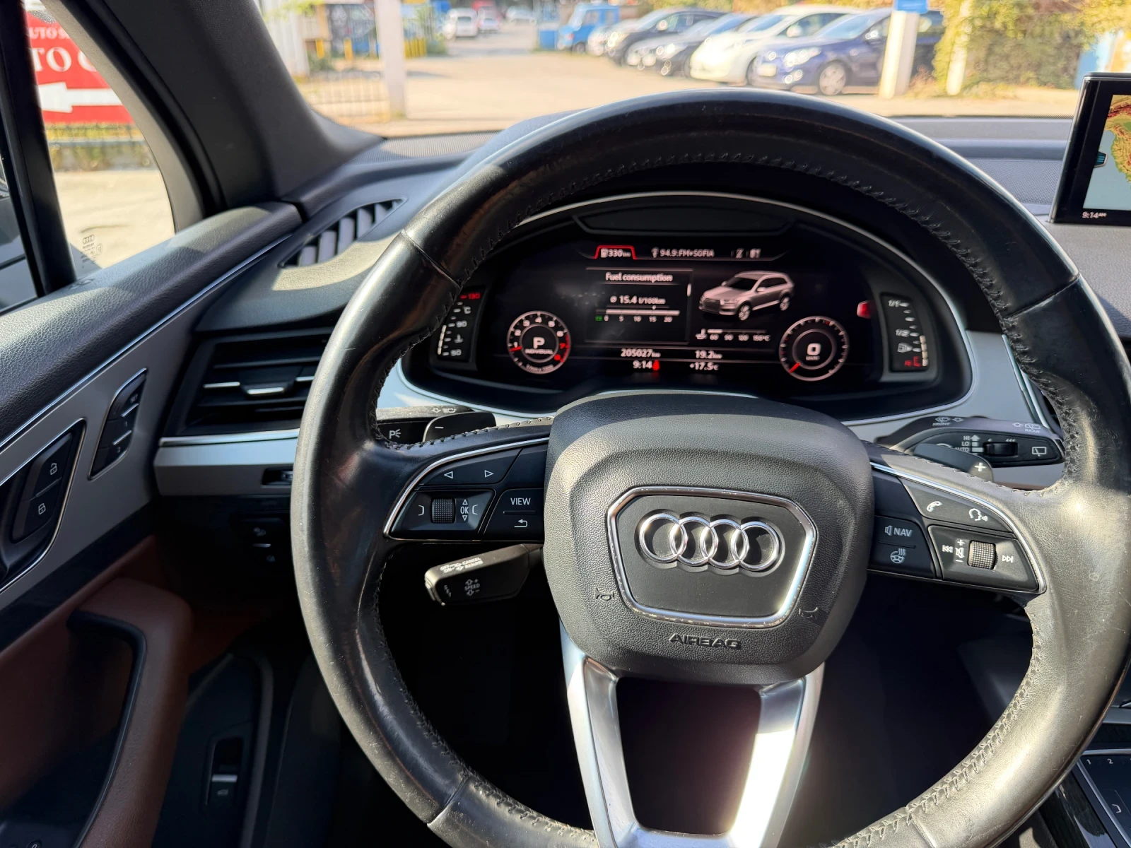 Audi Q7 3.0T TFSI / Обдухване / Панорама / 7 места, снимка 12 - Автомобили и джипове - 56199383