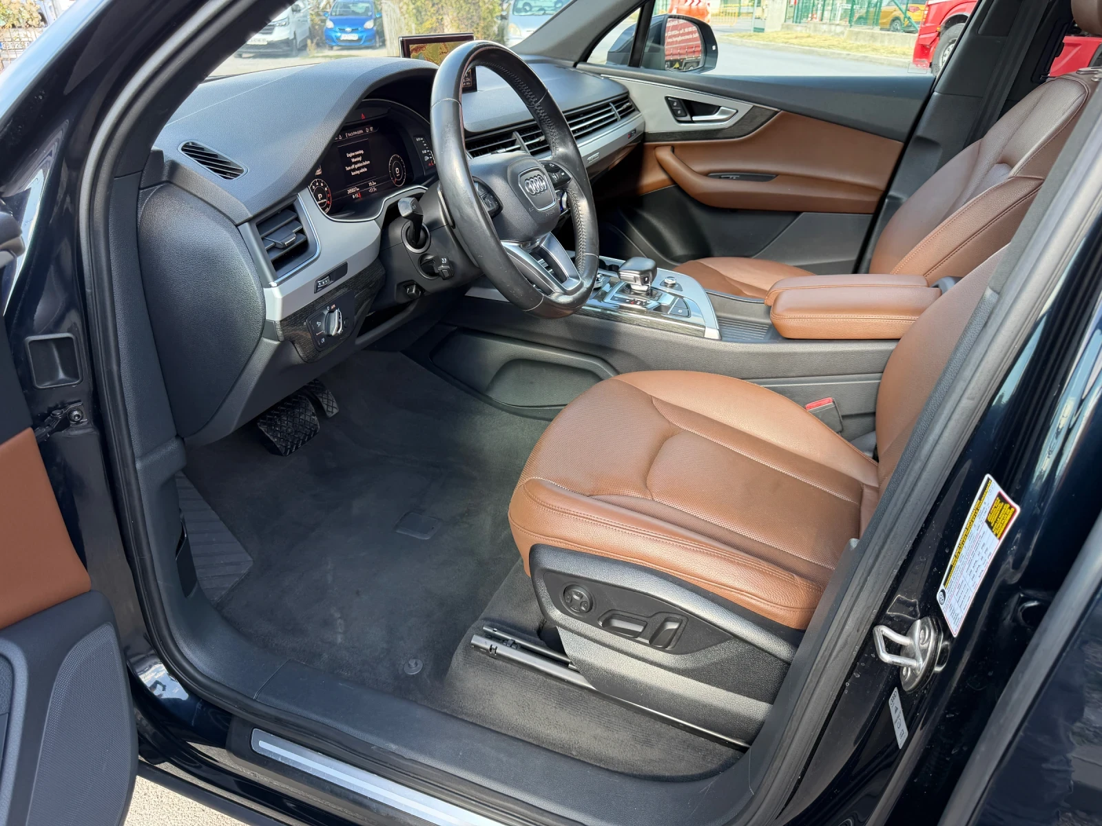 Audi Q7 3.0T TFSI / Обдухване / Панорама / 7 места, снимка 7 - Автомобили и джипове - 56199383
